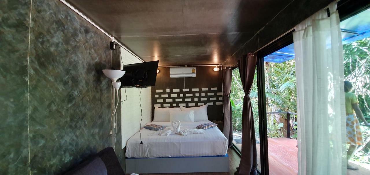 Hug Rimtharn Hotel Ban Khao Klom Exterior photo